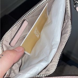 Selling a Michael Kors Handbag clutch. Never used. Brand new still with the tag